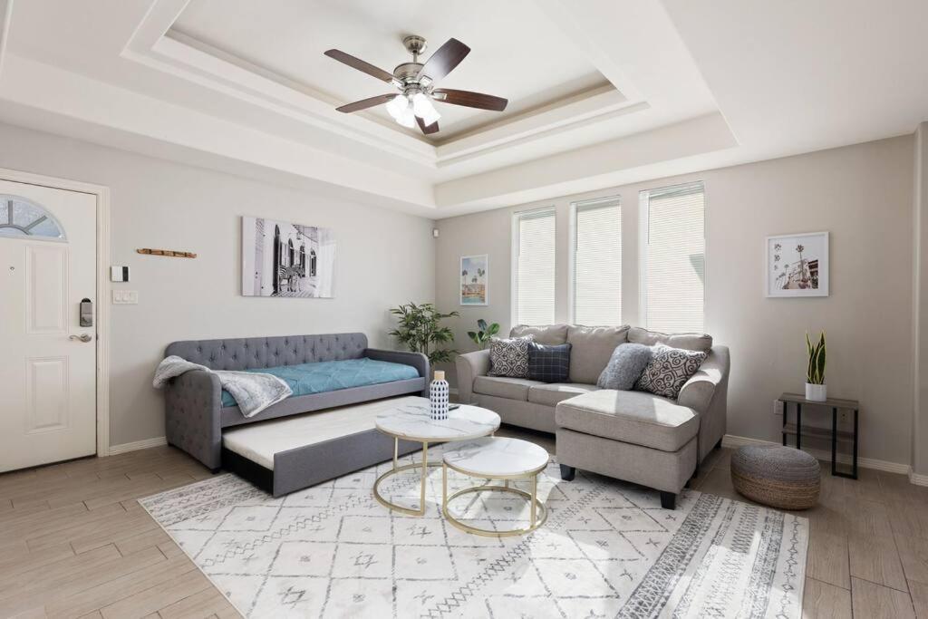 Cozy 3 Bed 2 Bath Apartment, Near Shopping Plazas, Expressway And Free Parking Appartement Edinburg